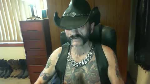 Snapshot of leathergreaser chatting on September 19, 2025, 12:12 am leathergreaser online show from September 19, 2025, 12:12 am