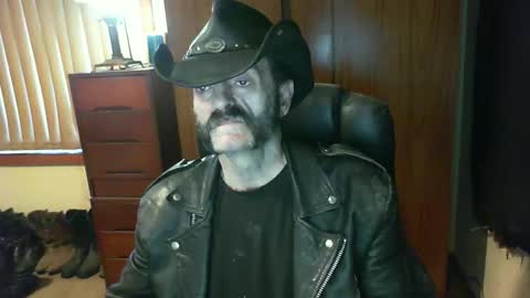 Snapshot of leathergreaser chatting on September 19, 2025, 8:20 pm leathergreaser online show from September 19, 2025, 8:20 pm