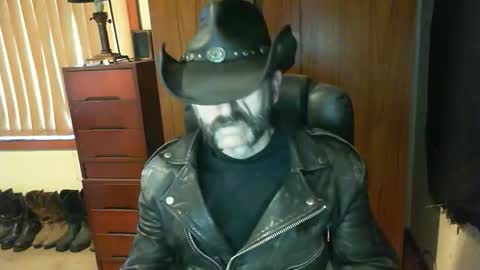 Snapshot of leathergreaser chatting on September 20, 2025, 8:32 pm leathergreaser online show from September 20, 2025, 8:32 pm
