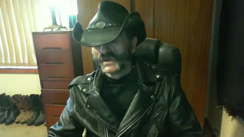 Snapshot of leathergreaser chatting on September 21, 2025, 8:43 pm leathergreaser online show from September 21, 2025, 8:43 pm