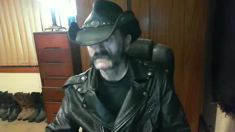 Snapshot of leathergreaser chatting on September 22, 2025, 5:26 pm leathergreaser online show from September 22, 2025, 5:26 pm
