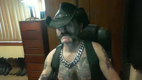 Snapshot of leathergreaser chatting on September 25, 2025, 8:01 pm leathergreaser online show from September 25, 2025, 8:01 pm