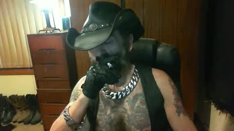 Snapshot of leathergreaser chatting on October 1, 2025, 5:41 pm leathergreaser online show from October 1, 2025, 5:41 pm