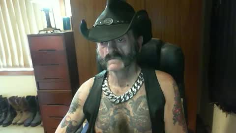 Snapshot of leathergreaser chatting on October 6, 2025, 12:08 am leathergreaser online show from October 6, 2025, 12:08 am