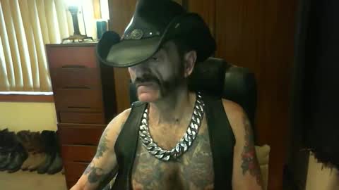 Snapshot of leathergreaser chatting on October 12, 2025, 8:08 pm leathergreaser online show from October 12, 2025, 8:08 pm