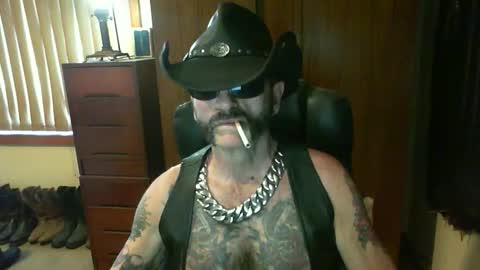 Snapshot of leathergreaser chatting on October 16, 2025, 2:01 am leathergreaser online show from October 16, 2025, 2:01 am