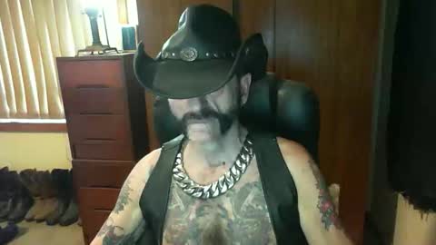 Snapshot of leathergreaser chatting on October 16, 2025, 11:06 pm leathergreaser online show from October 16, 2025, 11:06 pm