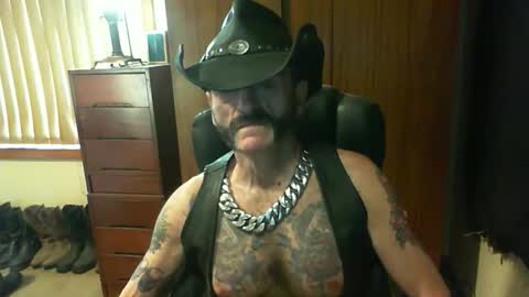 Snapshot of leathergreaser chatting on October 19, 2025, 7:20 am leathergreaser online show from October 19, 2025, 7:20 am