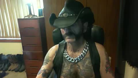 Snapshot of leathergreaser chatting on October 20, 2025, 8:42 pm leathergreaser online show from October 20, 2025, 8:42 pm