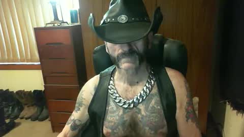 Snapshot of leathergreaser chatting on October 21, 2025, 7:47 pm leathergreaser online show from October 21, 2025, 7:47 pm