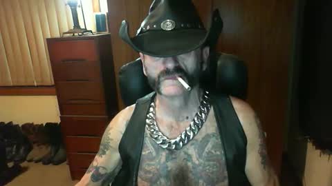 Snapshot of leathergreaser chatting on October 23, 2025, 1:21 pm leathergreaser online show from October 23, 2025, 1:21 pm