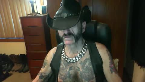 Snapshot of leathergreaser chatting on October 25, 2025, 8:11 am leathergreaser online show from October 25, 2025, 8:11 am