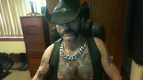 Snapshot of leathergreaser chatting on October 26, 2025, 8:04 pm leathergreaser online show from October 26, 2025, 8:04 pm