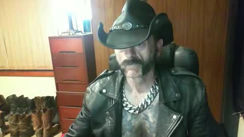Snapshot of leathergreaser chatting on May 16, 2026, 6:39 pm leathergreaser online show from May 16, 2026, 6:39 pm