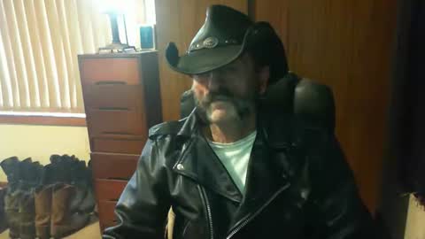 Snapshot of leathergreaser chatting on June 11, 2026, 12:32 am leathergreaser online show from June 11, 2026, 12:32 am