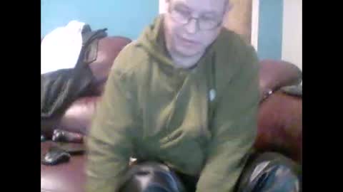 Snapshot of leatherpants68 chatting on October 7, 2025, 7:22 pm leatherpants68 online show from October 7, 2025, 7:22 pm