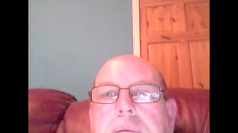Snapshot of leatherpants68 chatting on October 15, 2025, 9:04 pm leatherpants68 online show from October 15, 2025, 9:04 pm