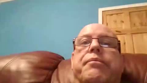 Snapshot of leatherpants68 chatting on November 4, 2025, 5:01 pm leatherpants68 online show from November 4, 2025, 5:01 pm