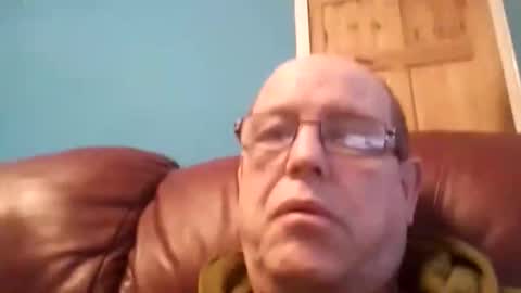 Snapshot of leatherpants68 chatting on November 7, 2025, 4:07 pm leatherpants68 online show from November 7, 2025, 4:07 pm