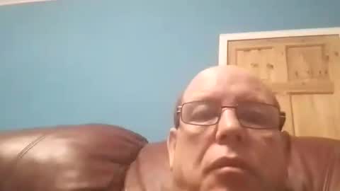 Snapshot of leatherpants68 chatting on November 16, 2025, 9:31 pm leatherpants68 online show from November 16, 2025, 9:31 pm