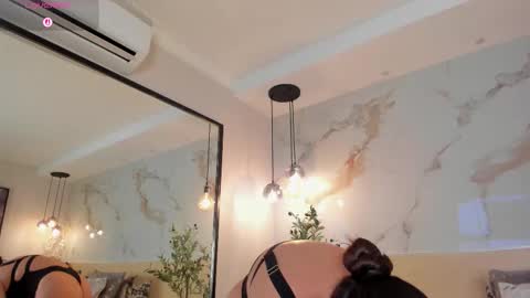 Snapshot of leathompson1 chatting on November 4, 2025, 11:04 pm online show from November 4, 2025, 11:04 pm