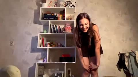 Lola online show from June 15, 2026, 5:26 pm
