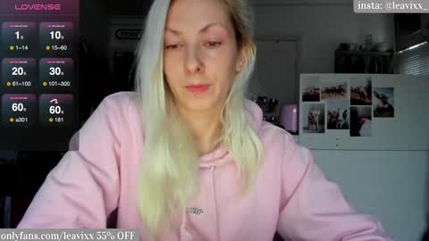 LeaVixx online show from December 23, 2024, 3:12 pm