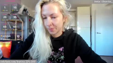 LeaVixx online show from October 25, 2025, 2:02 pm