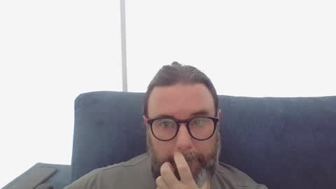 lecheare28 online show from February 24, 2025, 4:36 pm