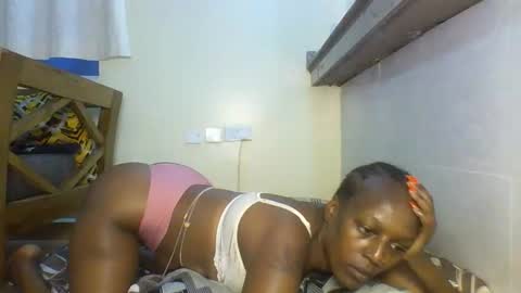 Snapshot of lee_cammie chatting on October 17, 2025, 1:46 pm Lee cammie online show from October 17, 2025, 1:46 pm