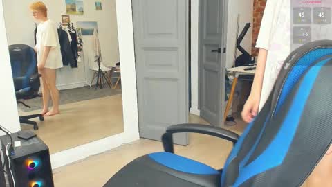 Snapshot of lee_sky chatting on November 30, 2025, 4:49 am I am Melisa. Im new here. This is my first day online show from November 30, 2025, 4:49 am