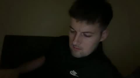 leedslad35 online show from December 15, 2024, 2:19 am