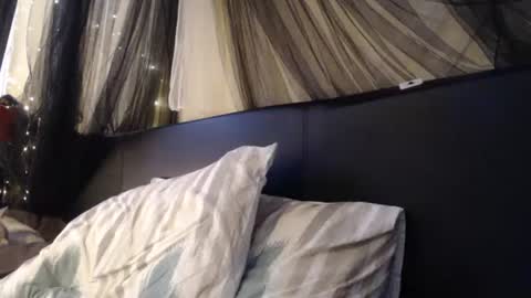 Leelou online show from February 6, 2025, 9:49 pm