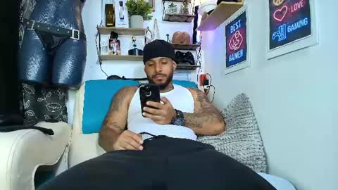 leenar_key online show from June 13, 2026, 7:01 pm