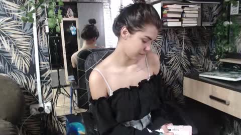 Snapshot of legenda_liya chatting on October 15, 2025, 12:49 pm Liya online show from October 15, 2025, 12:49 pm