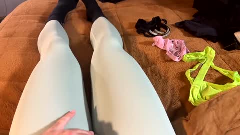 leggingslover7 online show from December 5, 2024, 1:06 pm