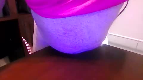 leglvr123 online show from November 7, 2025, 12:27 pm