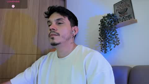 Alejandro online show from May 1, 2026, 3:33 am