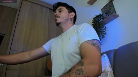 Snapshot of legolas_15 chatting on June 1, 2026, 8:10 pm Alejandro online show from June 1, 2026, 8:10 pm