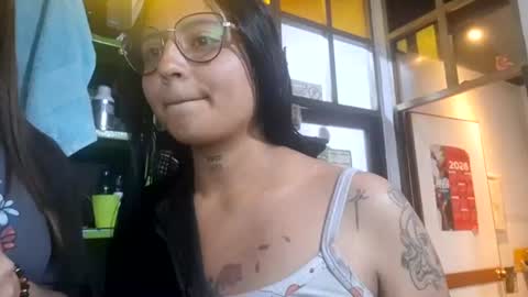 Snapshot of legscaramelxx chatting on July 9, 2026, 12:37 am legscaramelxx online show from July 9, 2026, 12:37 am