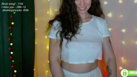 Snapshot of leia_bell chatting on April 24, 2026, 7:38 pm hey Im Leia and I love rock online show from April 24, 2026, 7:38 pm