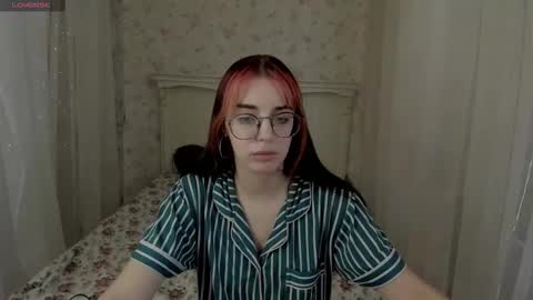 leia_moreno online show from October 9, 2025, 3:04 am