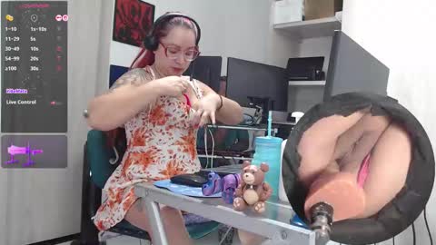 LeidyDi223 online show from November 21, 2025, 2:38 pm