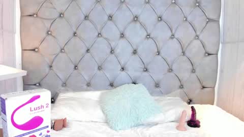 LEIGH ANGELS online show from December 31, 2024, 6:35 pm