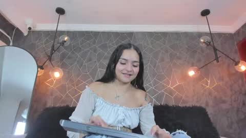 Snapshot of leigh_angels chatting on June 3, 2026, 10:15 pm LEIGH ANGELS online show from June 3, 2026, 10:15 pm