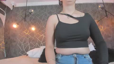 Snapshot of leigh_angels chatting on June 14, 2026, 2:24 am LEIGH ANGELS online show from June 14, 2026, 2:24 am