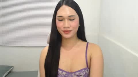 Snapshot of leighs_celine chatting on April 10, 2026, 4:12 pm leighs_celine online show from April 10, 2026, 4:12 pm