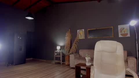 Snapshot of leila4ever chatting on October 29, 2025, 12:24 am Leila online show from October 29, 2025, 12:24 am