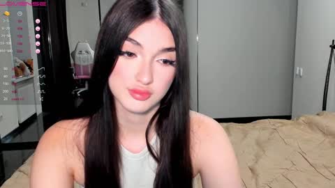 Snapshot of leila_4ever chatting on December 5, 2024, 4:44 pm Leila online show from December 5, 2024, 4:44 pm