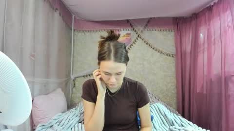 Snapshot of leila_bambi_ chatting on March 25, 2026, 4:57 pm leila_bambi_ online show from March 25, 2026, 4:57 pm
